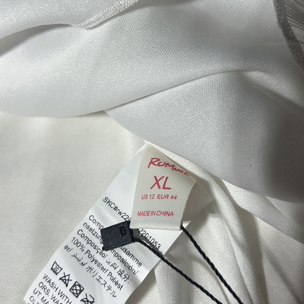 Gorgeous ROMWE white dress with beautiful“angel wings“ stripes - Picture 15 of 16